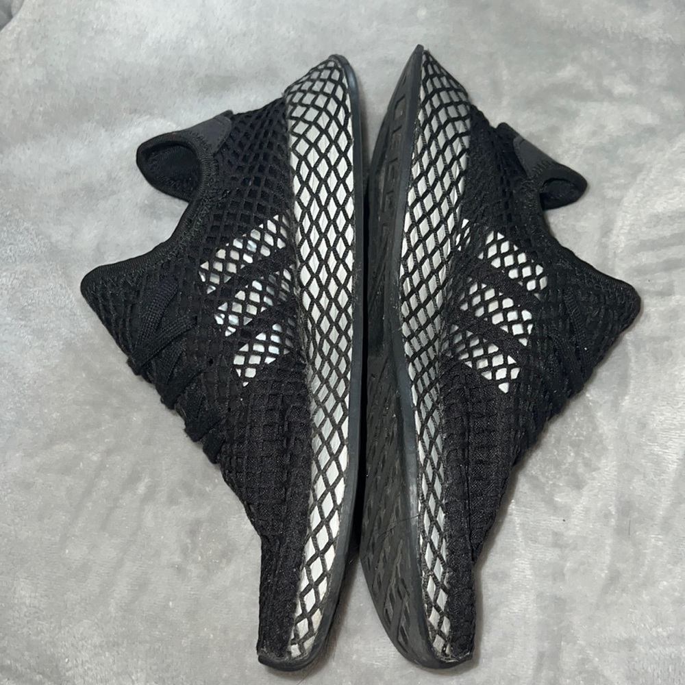 Net Adidas running shoes black & silver